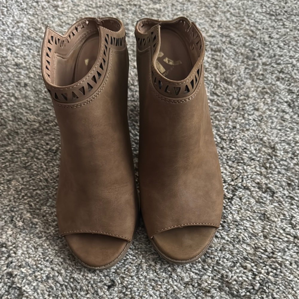 Report Tan Peep-Toe Sandals